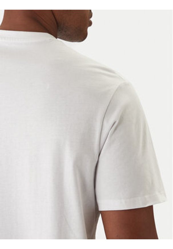 Guess T-Shirt M6RI15 I3Z14 Biały Regular Fit. Kolor: biały. Materiał: bawełna