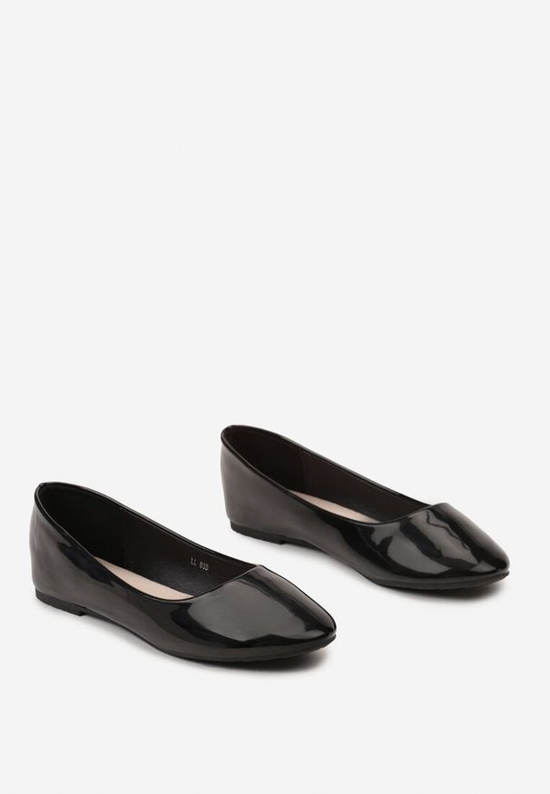 Born2be - Czarne Lakierowane Balerinki ze Skórzaną Wkładką Leazire. Kolor: czarny. Materiał: lakier, skóra. Styl: elegancki