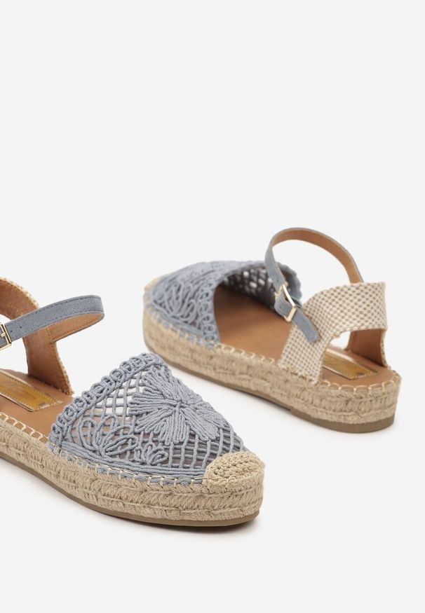 Renee - Niebieskie Espadryle na Niskiej Platformie Zapinane wokół Kostki z Plecionką Asanipia. Kolor: niebieski. Sezon: lato. Obcas: na platformie. Styl: elegancki