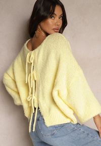 Renee - Żółty Kardigan z Wełną o Kroju Oversize z Wiązanymi Kokardami Elearina. Okazja: na co dzień. Typ kołnierza: kokarda. Kolor: żółty. Materiał: wełna. Styl: elegancki, casual