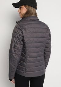 Born2be - Ciemnoszara Pikowana Kurtka w Klasycznym Stylu Nelaniel. Okazja: na co dzień. Kolor: szary. Materiał: jeans. Styl: klasyczny #7