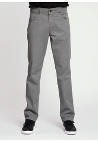 Wrangler - WRANGLER GREENSBORO MĘSKIE SPODNIE MATERIAŁOWE IRON GREY W15QNDM16 112338192 #1