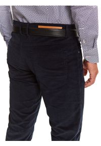 TOP SECRET - Spodnie sztruksowe o klasycznym kroju regular. Kolor: niebieski. Materiał: sztruks. Długość: długie. Sezon: zima. Styl: klasyczny #2