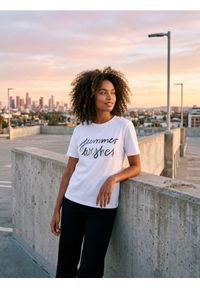 Sinsay - Bawełniana koszulka z napisem SUMMER WISHES - biały. Kolor: biały. Materiał: bawełna. Wzór: napisy #1