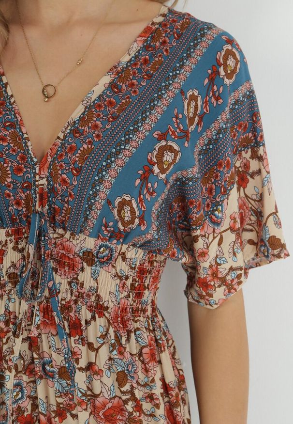 Born2be - Beżowo-Granatowa Sukienka Mini z Wiskozy z Gumkami w Talii z Falbanką Hypalina. Kolor: beżowy. Materiał: wiskoza. Długość: mini