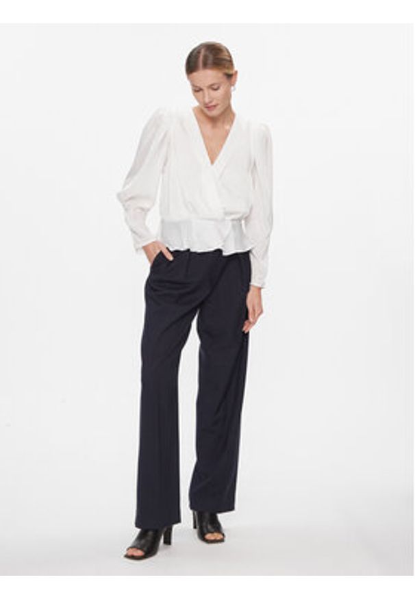 DKNY Bluzka P34ANQ01 Biały Regular Fit. Kolor: biały. Materiał: syntetyk