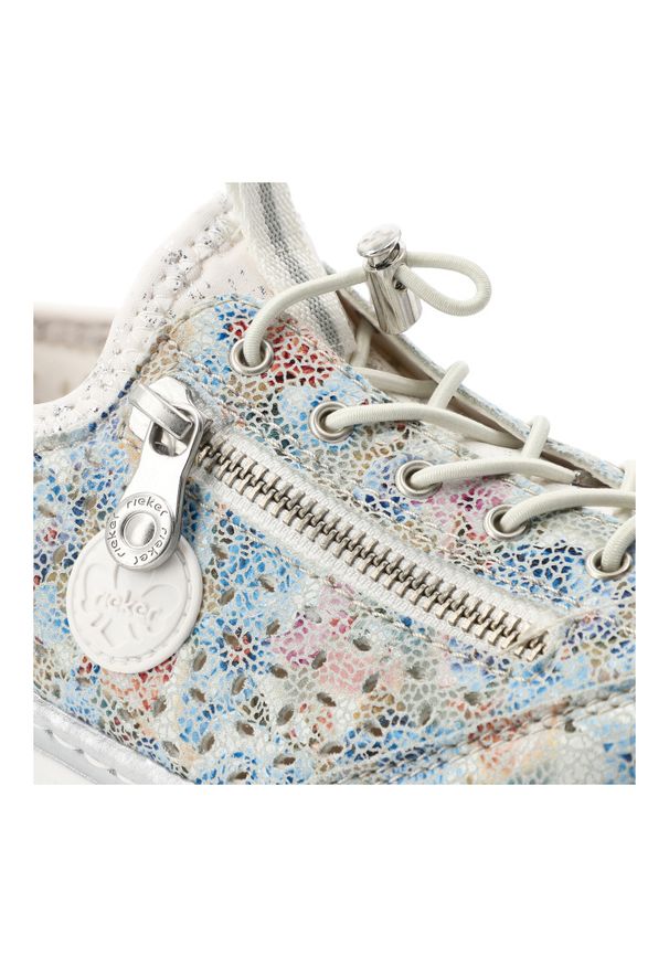 Półbuty damskie Rieker, cholewka materiałowa z nadrukiem kwiatowym wsuwane na płaskiej podeszwie, multikolor, L3252-91. Okazja: na co dzień, na spacer. Zapięcie: bez zapięcia. Kolor: wielokolorowy. Materiał: materiał. Szerokość cholewki: normalna. Wzór: kwiaty, nadruk. Obcas: na płaskiej podeszwie. Styl: casual, klasyczny