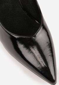 Born2be - Czarne Lakierowane Czółenka Vices na Geometrycznym Obcasie ze Skórzaną Wkładką Midvire. Okazja: na co dzień, na spotkanie biznesowe, do pracy, na imprezę. Kolor: czarny. Materiał: skóra, lakier. Wzór: geometria. Obcas: na obcasie. Styl: casual, biznesowy, klasyczny. Wysokość obcasa: średni #8