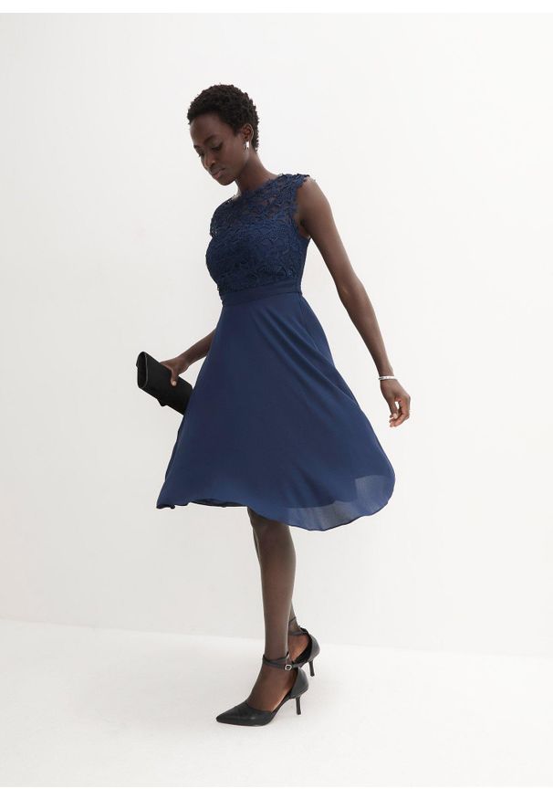 bonprix - Sukienka mini z koronką. Kolor: niebieski. Materiał: koronka. Wzór: koronka. Styl: elegancki. Długość: mini