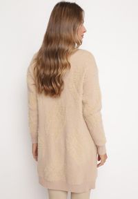 Born2be - Beżowy Puszysty Kardigan Niezapinany Heliture. Kolekcja: plus size. Kolor: beżowy. Materiał: dzianina. Długość rękawa: długi rękaw. Długość: długie