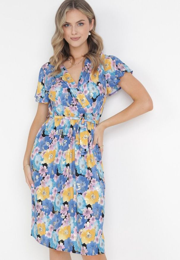 Born2be - Niebiesko-Żółta Rozkloszowana Sukienka z Metaliczną Nitką i Wiązanym Paskiem Noldan. Kolor: niebieski. Materiał: wiskoza, tkanina, materiał. Wzór: kwiaty