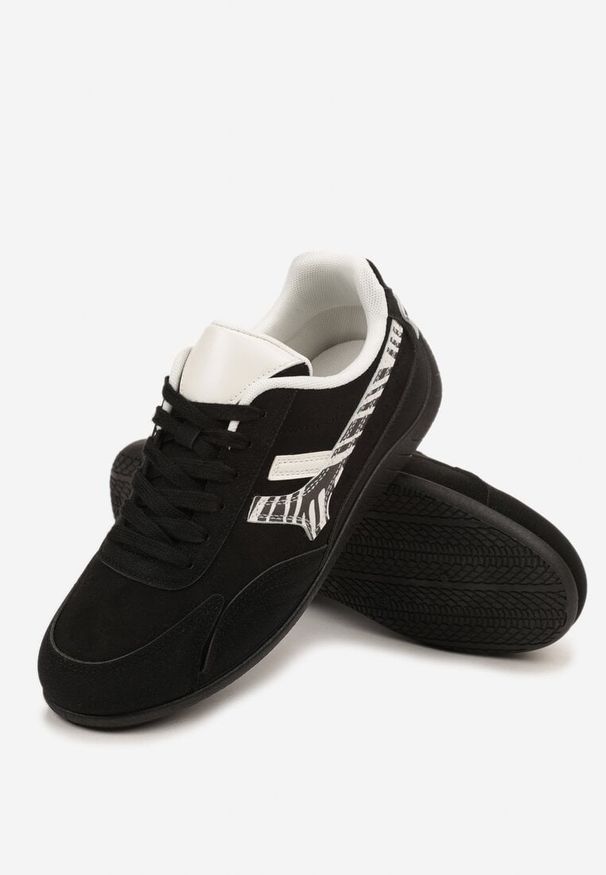 Renee - Czarne Sneakersy z Geometrycznym Motywem w Zeberkę Arpolia. Okazja: na co dzień. Kolor: czarny. Materiał: jeans. Wzór: geometria