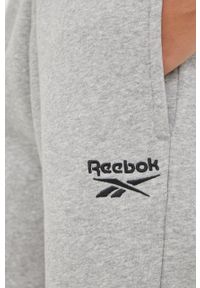 Reebok spodnie dresowe damskie kolor szary gładkie. Kolor: szary. Materiał: dresówka. Wzór: gładki #3