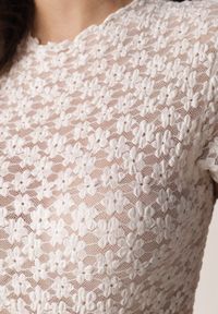 Born2be - Białe Dopasowane Body Koronkowe z Krótkim Rękawem Mirarina. Okazja: na co dzień. Kolor: biały. Materiał: koronka. Długość rękawa: krótki rękaw. Długość: krótkie. Wzór: koronka. Styl: casual, klasyczny, elegancki #4