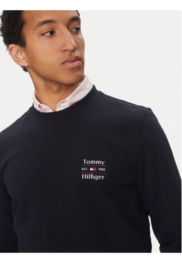 TOMMY HILFIGER - Tommy Hilfiger Bluza Stack MW0MW38673 Granatowy Regular Fit. Kolor: niebieski. Materiał: bawełna
