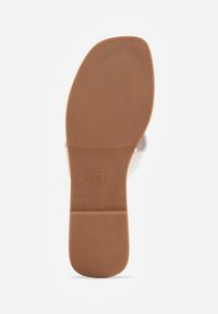 Renee - Białe Klapki Vices ze Skóry Naturalnej Ozdobione Wycięciami Arqelia. Okazja: na co dzień. Kolor: biały. Materiał: skóra. Wzór: aplikacja. Styl: elegancki, casual #9