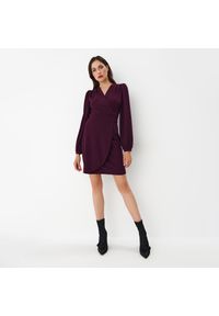 Mohito - Kopertowa sukienka mini - Fioletowy. Kolor: fioletowy. Typ sukienki: kopertowe. Długość: mini #1