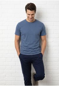 Męski T-Shirt -Brave Soul- Delikatny Efekt Sprania Tkaniny - Granat. Okazja: na co dzień. Kolor: niebieski. Materiał: bawełna. Sezon: lato, wiosna. Styl: casual #4