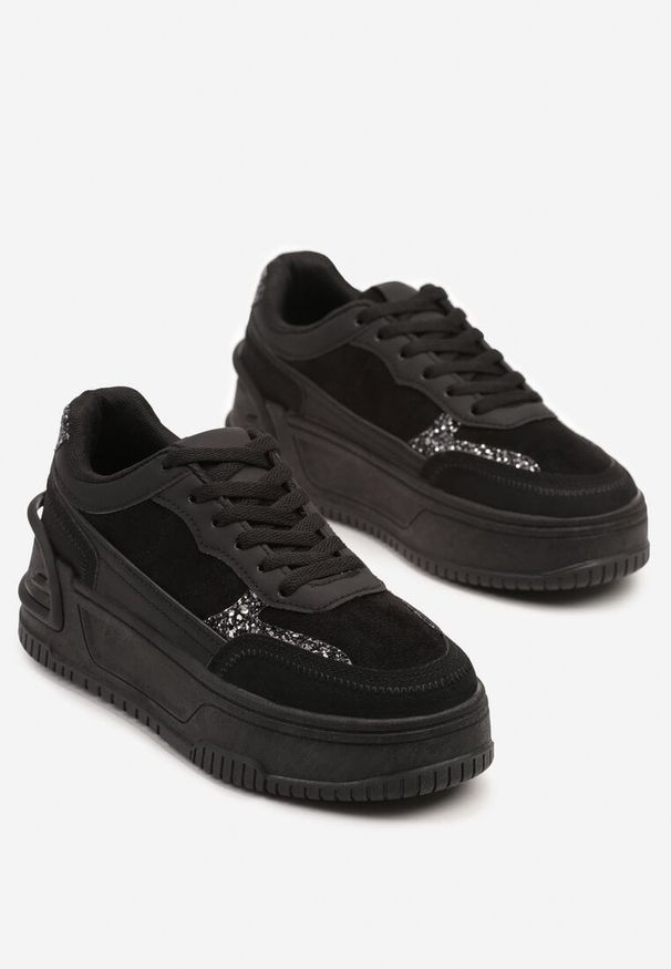 Born2be - Czarne Sneakersy na Grubej Platformie z Tłoczeniem Ozdobione Wzorem w Panterkę Deolithra. Okazja: na co dzień. Kolor: czarny. Materiał: jeans. Wzór: aplikacja, motyw zwierzęcy. Sezon: lato, wiosna. Obcas: na platformie
