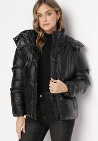 Born2be - Czarna Kurtka Pikowana z Kapturem i Ściągaczem Harco. Okazja: na co dzień. Typ kołnierza: kaptur. Kolor: czarny. Materiał: jeans. Styl: klasyczny, casual #3