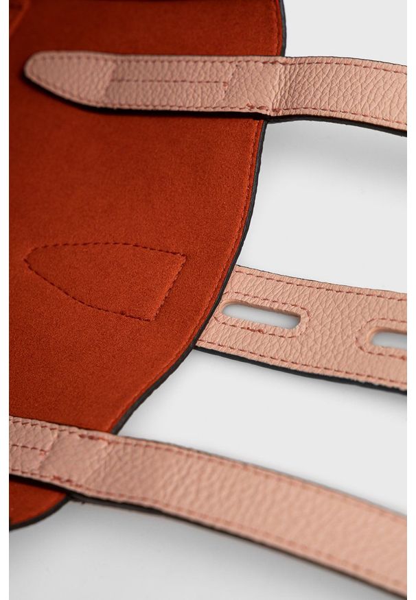 Furla torebka skórzana kolor różowy. Kolor: różowy. Materiał: skórzane. Rodzaj torebki: na ramię