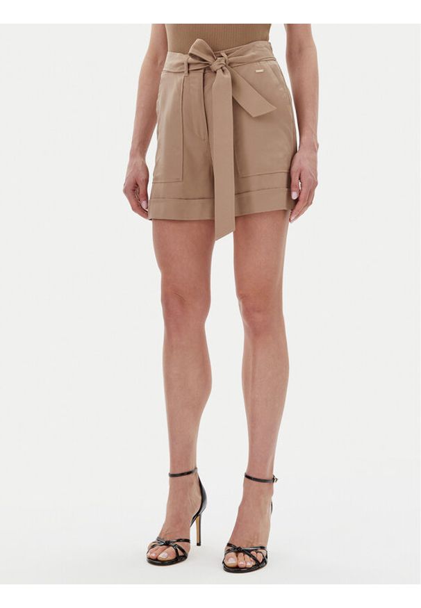 Guess Szorty materiałowe W5GD1R WG4C2 Beżowy Relaxed Fit. Kolor: beżowy. Materiał: lyocell