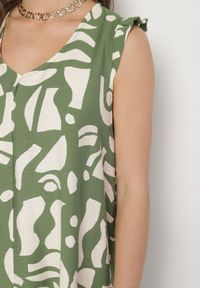 Born2be - Zielona Sukienka o Rozkloszowanym Kroju z Dekoltem w Serek w Abstrakcyjny Wzór Mevondra. Okazja: na co dzień. Typ kołnierza: dekolt w serek. Kolor: zielony. Materiał: jeans, skóra. Długość rękawa: bez rękawów. Styl: elegancki, casual #7