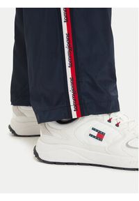 Tommy Jeans Spodnie dresowe DM0DM23123 Granatowy Relaxed Fit. Kolor: niebieski. Materiał: syntetyk #3