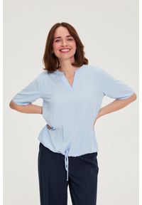 MOODO - Wiskozowa koszula z wiązaniem błękitna. Kolor: niebieski. Materiał: wiskoza #1