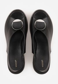 Born2be - Czarne Sandały VICES na Koturnie Zdobione Perforacją i Okrągłą Aplikacją Melolle. Okazja: do pracy, na co dzień. Nosek buta: okrągły. Kolor: czarny. Wzór: aplikacja. Obcas: na koturnie. Styl: elegancki, casual #7