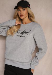 Renee - Szara Bluza z Bawełną i Polarem Ozdobiona Haftowanym Napisem Radela. Kolor: szary. Materiał: polar, bawełna. Długość rękawa: długi rękaw. Długość: długie. Wzór: haft, aplikacja, napisy. Styl: klasyczny, elegancki #4