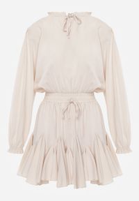 Renee - Beżowa Sukienka z Wiskozą o Rozkloszowanym Kroju z Falbankami i Wiązaniem Meriianes. Okazja: na randkę. Typ kołnierza: kołnierz z falbankami. Kolor: beżowy. Materiał: wiskoza. Styl: elegancki #3