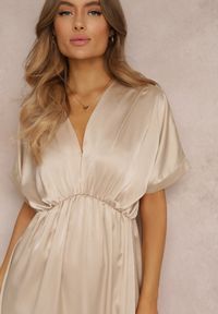 Renee - Jasnobeżowa Sukienka Satynowa Cythora. Typ kołnierza: dekolt w serek. Kolor: beżowy. Materiał: satyna. Długość rękawa: krótki rękaw. Styl: elegancki. Długość: maxi #3