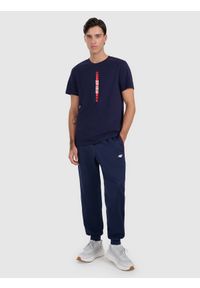 4f - 4F T-shirt regular z nadrukiem męski - granatowy L. Okazja: na co dzień. Kolor: niebieski. Materiał: materiał, bawełna. Wzór: nadruk. Styl: casual