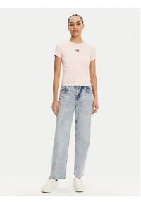 Tommy Jeans T-Shirt Badge DW0DW17881 Różowy Slim Fit. Kolor: różowy. Materiał: bawełna #5