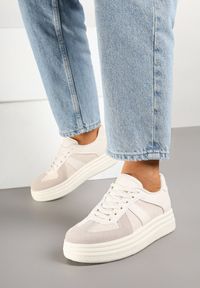 Renee - Beżowe Sneakersy na Platformie Ozdobione Paskami ze Sznurowaniem Bormi. Okazja: na co dzień. Zapięcie: pasek. Kolor: beżowy. Materiał: skóra, jeans. Wzór: aplikacja. Obcas: na platformie #4