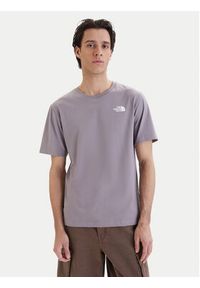 The North Face T-Shirt NSE Box NF0A8GV2 Fioletowy Regular Fit. Kolor: fioletowy. Materiał: bawełna #4