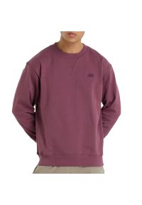 Bluza New Balance MT41506FDP - fioletowa. Kolor: fioletowy. Materiał: bawełna, prążkowany. Wzór: aplikacja. Styl: klasyczny