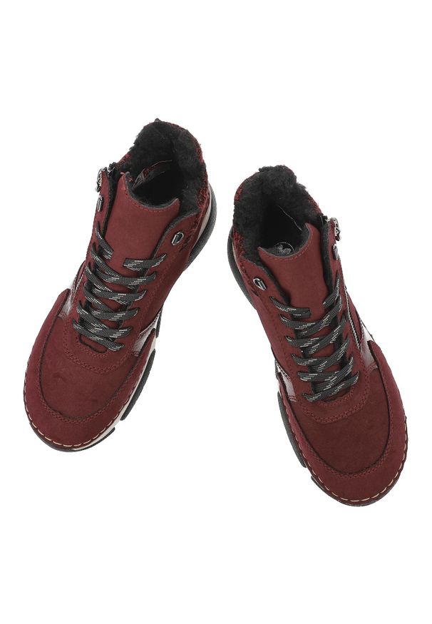 Czerwone Botki Rieker Ocieplane Buty Damskie. Okazja: na spacer, na co dzień. Zapięcie: sznurówki. Kolor: czerwony. Szerokość cholewki: normalna. Styl: casual, klasyczny
