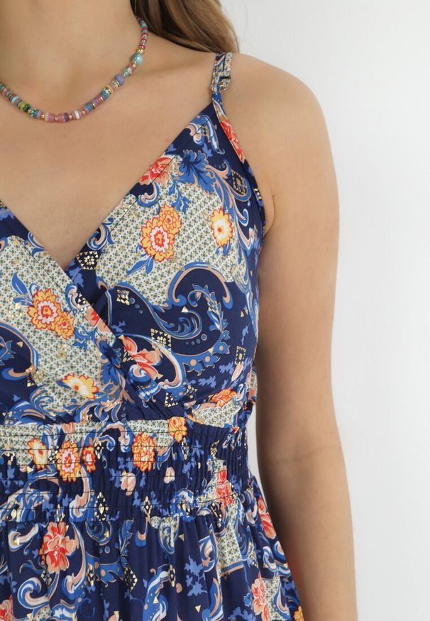 Born2be - Granatowa Sukienka Maxi z Gumką w Pasie i Regulowanymi Ramiączkami z Wiskozy Destina. Kolor: niebieski. Materiał: wiskoza. Długość rękawa: na ramiączkach. Typ sukienki: rozkloszowane. Długość: maxi