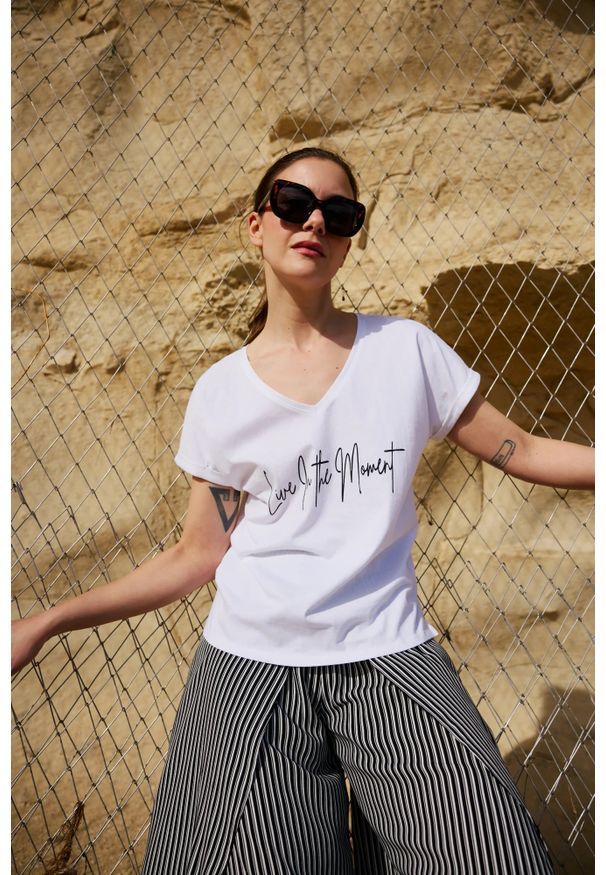 MOODO - T-shirt z nadrukiem biały. Kolor: biały. Materiał: bawełna. Wzór: nadruk