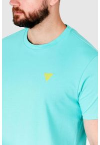 Guess - GUESS Turkusowy t-shirt męski z żółtym logo, Rozmiar S. Kolor: niebieski. Wzór: aplikacja #3