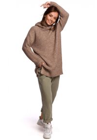 Polskie swetry - Długi sweter z grubej przędzy z wełną. Okazja: do pracy, na spacer, na co dzień. Typ kołnierza: golf. Materiał: wełna. Długość rękawa: długi rękaw. Długość: długie. Wzór: ze splotem. Sezon: jesień, zima. Styl: casual, elegancki #3