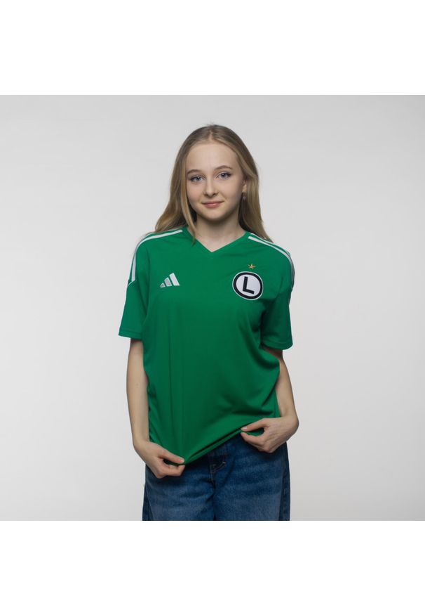 Adidas - Koszulka piłkarska dla dzieci adidas Tiro 23 Legia Warszawa. Typ kołnierza: dekolt w serek. Materiał: materiał. Wzór: gładki. Sport: piłka nożna