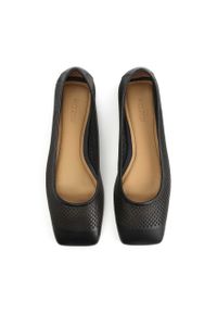 Kazar - Czarne baleriny damskie. Kolor: czarny. Materiał: skóra. Wzór: aplikacja #5