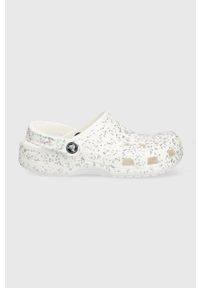 Crocs klapki dziecięce CLASSIC STARRY GLITTER kolor srebrny. Nosek buta: okrągły. Kolor: srebrny #1