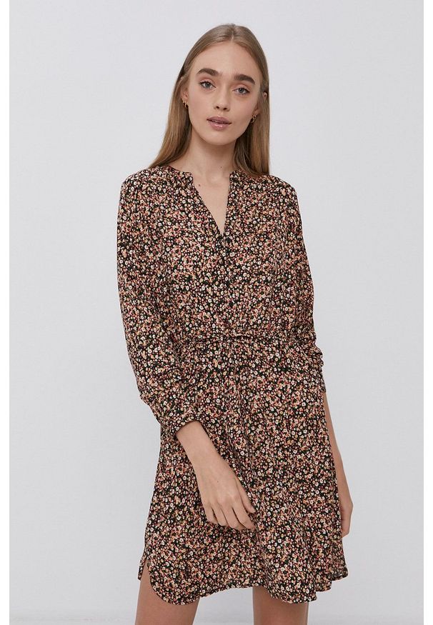 only - Only Sukienka kolor czarny mini rozkloszowana. Okazja: na co dzień. Kolor: czarny. Materiał: tkanina. Typ sukienki: proste. Styl: casual. Długość: mini