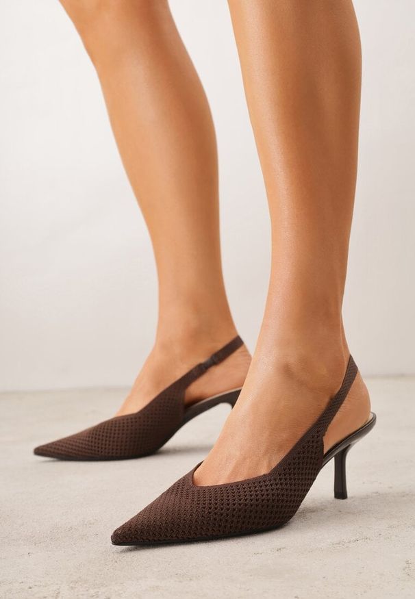 Renee - Brązowe Sandały Slingback z Ażurową Cholewką i Szpiczastym Noskiem Beethovia. Okazja: na ślub cywilny, na wesele, na imprezę. Nosek buta: szpiczasty. Kolor: brązowy. Materiał: jeans. Szerokość cholewki: normalna. Wzór: ażurowy. Styl: wizytowy