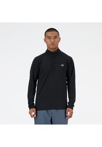 Bluza męska New Balance MT41083BK – czarna. Typ kołnierza: kołnierzyk stójkowy. Kolor: czarny. Materiał: poliester, materiał, nylon. Sport: turystyka piesza, fitness