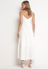 Born2be - Biała Sukienka z Bawełnianej Tkaniny z Wiązanymi Ramiączkami Esthenis. Kolor: biały. Materiał: tkanina, bawełna. Długość rękawa: na ramiączkach. Sezon: lato